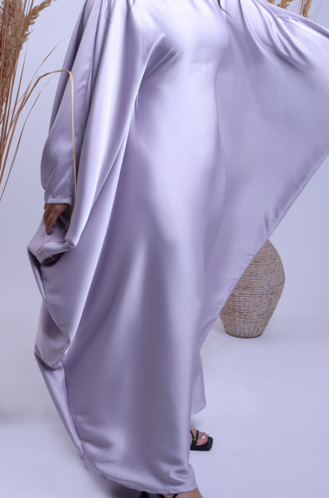 Soft lavender butterfly abaya – Dyvine Dubai
